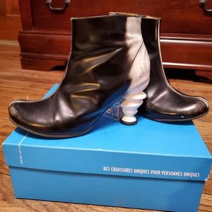 John Fluevog Nuumite Black/White Gradient Heeled Booties Women's Size 7